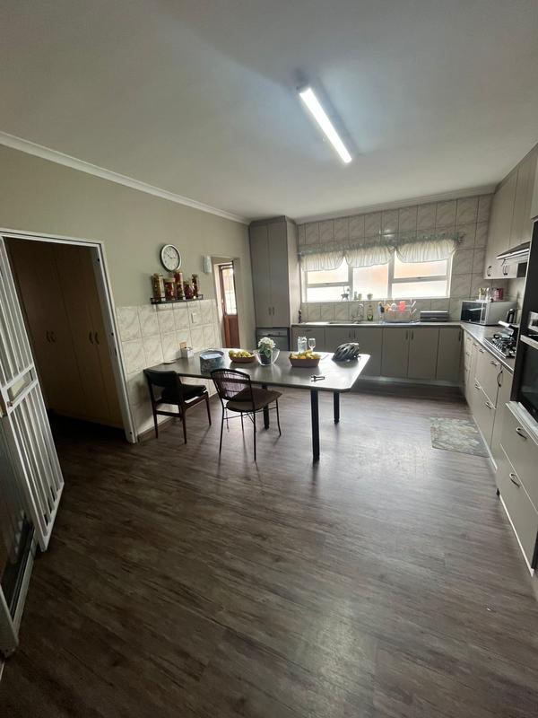 6 Bedroom Property for Sale in Protea Heights Western Cape